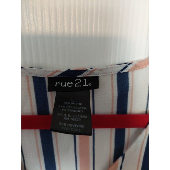 Rue21 Striped V-Neck Blouse With Zipper Detail Size L - Picture 2 of 3